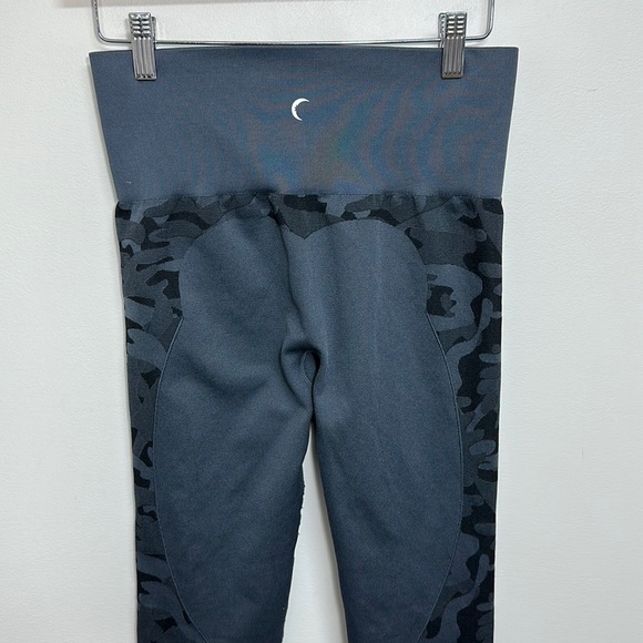 Zyia Gray Camo Performance Legging Medium - Picture 7 of 9
